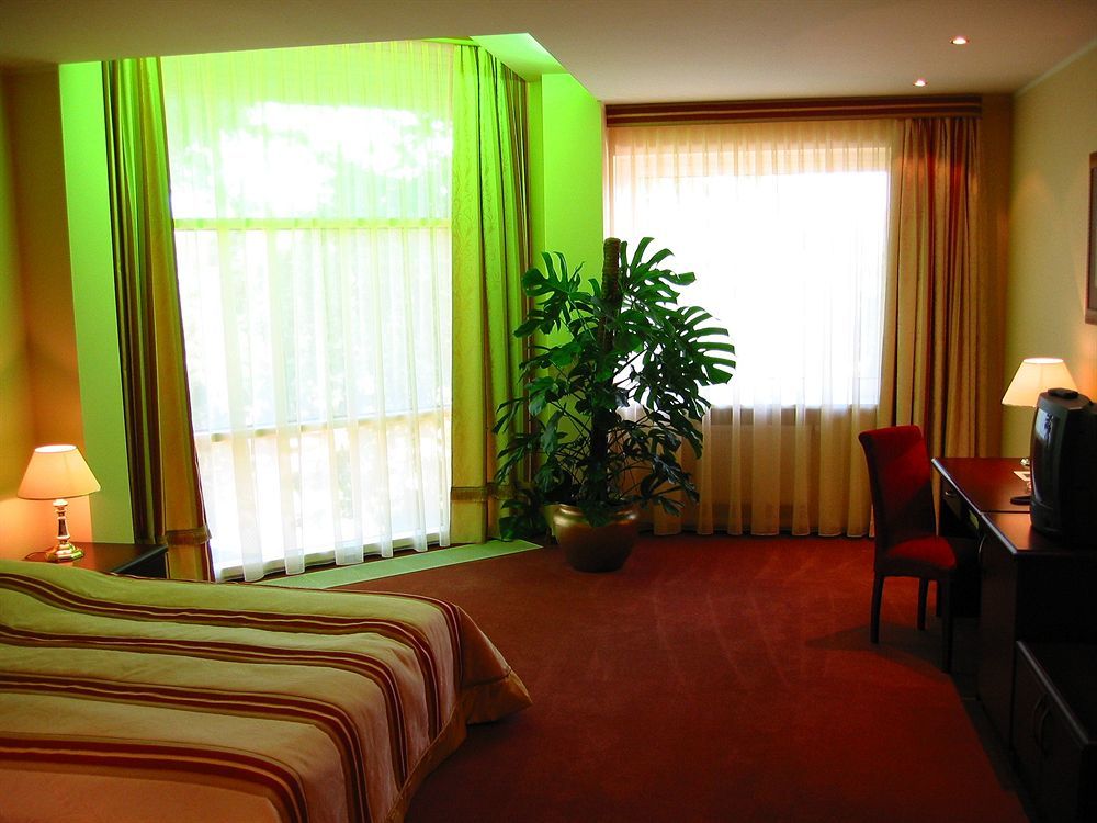 Hof Hotel Garden Kaunas Esterno foto
