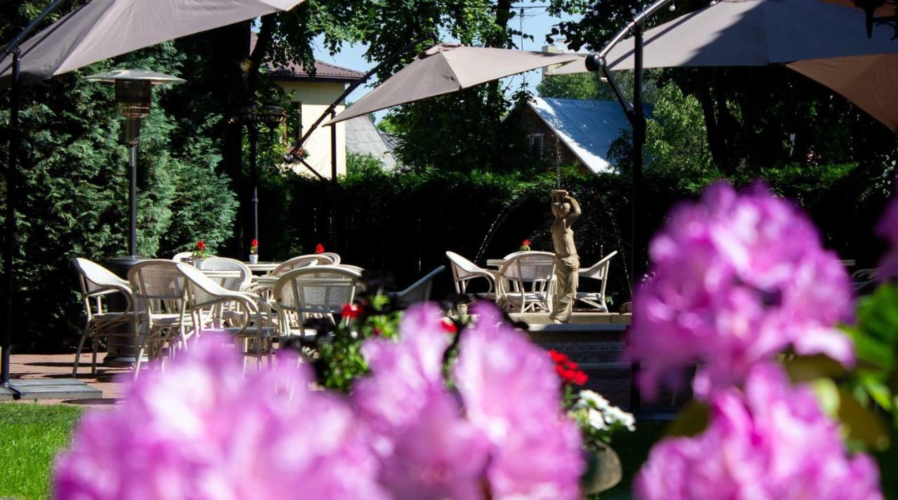 Hof Hotel Garden Kaunas Esterno foto